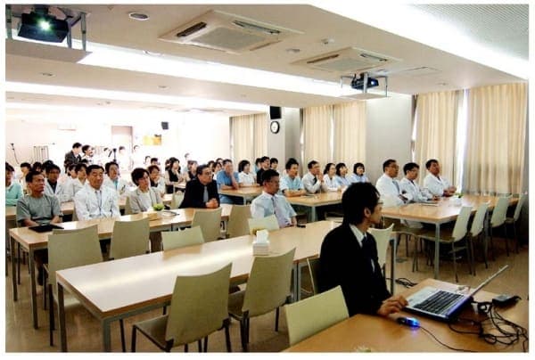 전직원이 함께하는 5월 직원조회 사진 2