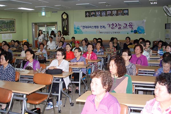 인천중구노인복지관서 건강강좌 실시 사진 2