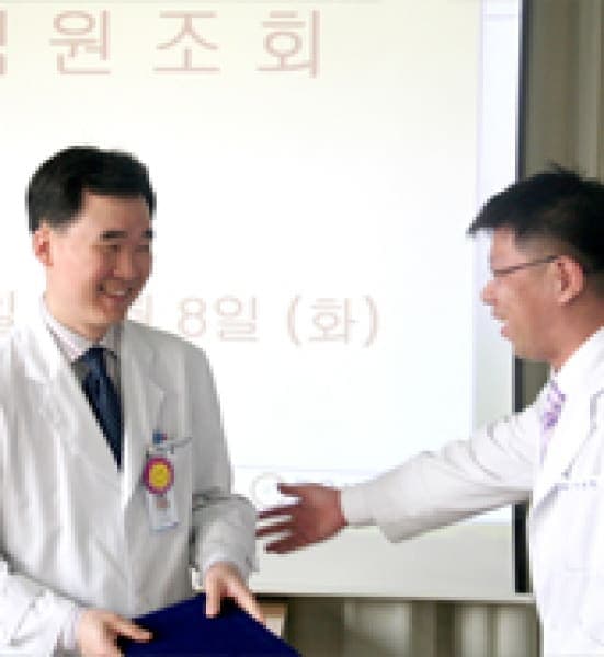 4월 전직원 조회 사진 1