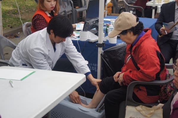 현대유비스병원 '제11회 남구어르신 건강엑스포' 참여 사진 4